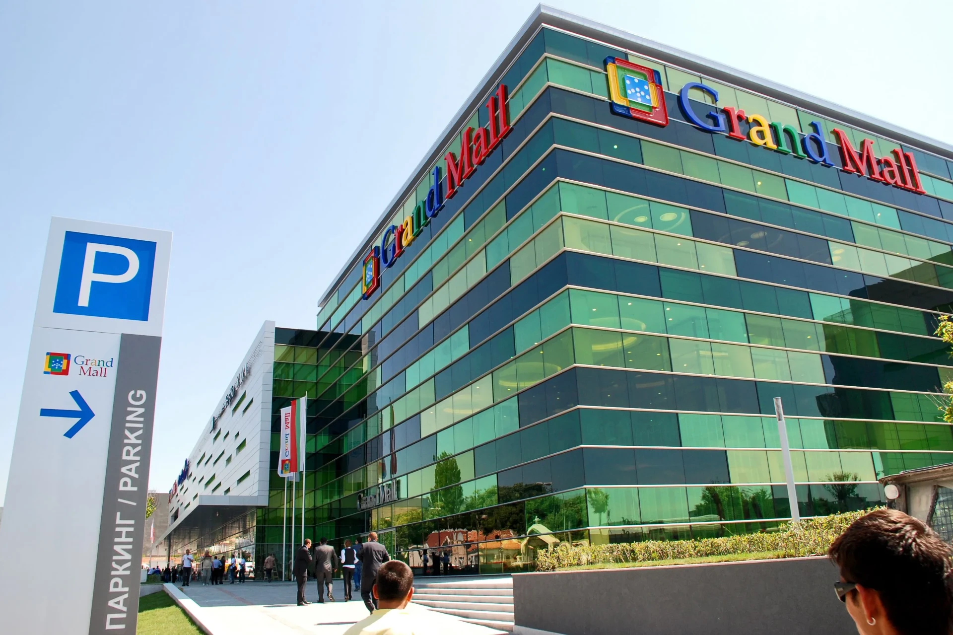 Grand Mall Varna — modernes Einkaufszentrum mit Glasfassade